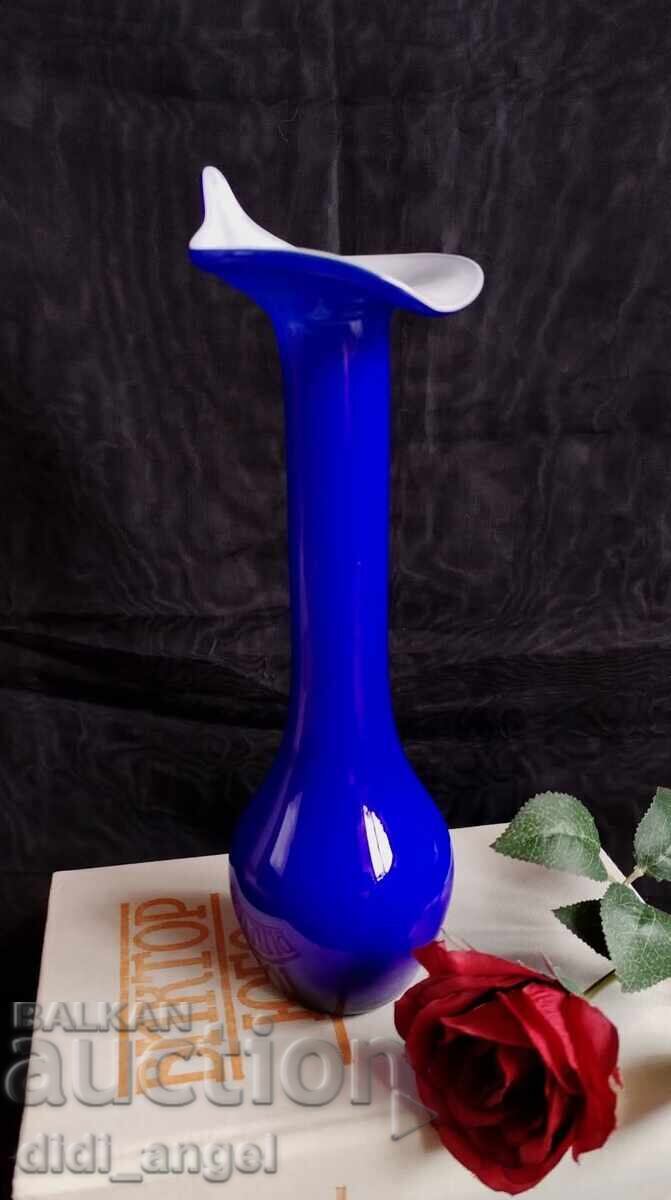 Стъклена ваза