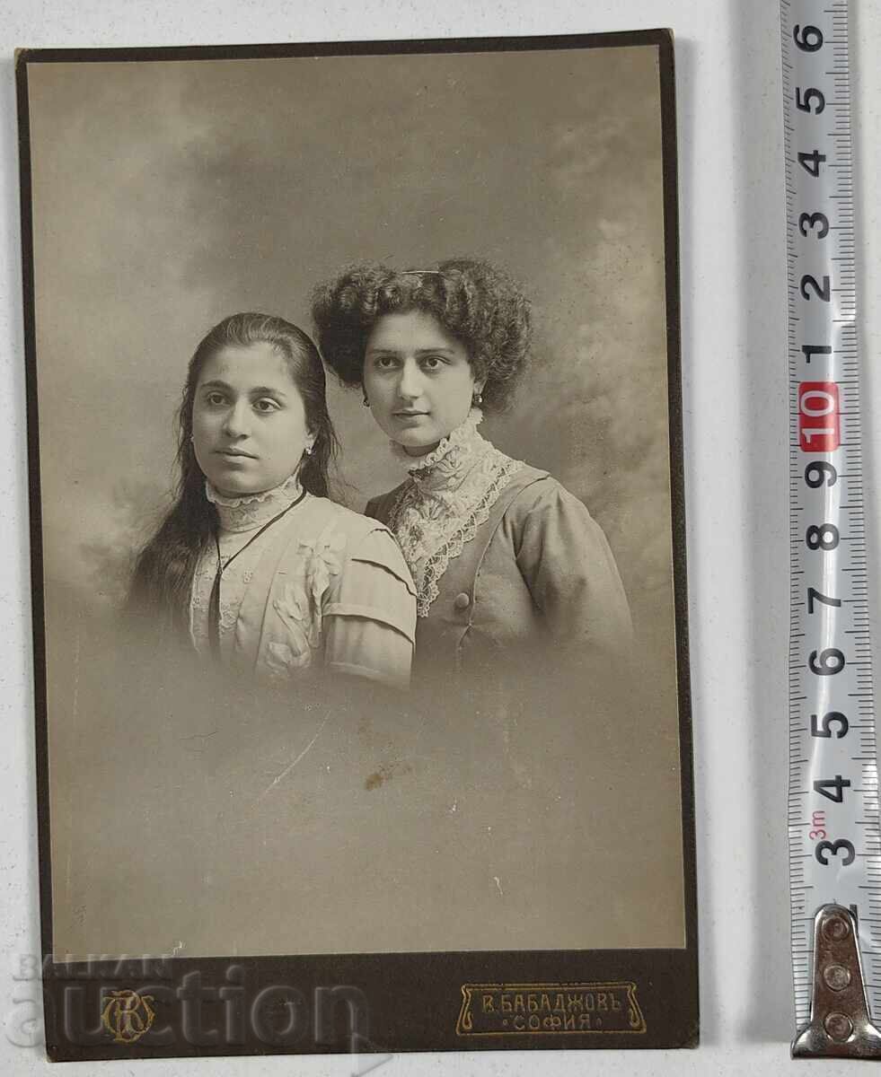 SOFIA FEMEI FETE PORTRET FEMEIE FOTOGRAFIE CARTON SOFIA FEMEI FETE PORTRET FEMEIE FOTOGRAFIE CARTON