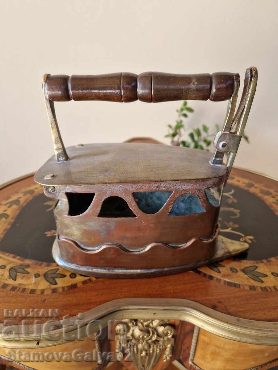 Fier de călcat antic mare, de colecție, din bronz și alamă cu preț € 50.62 | 99.00 BGN