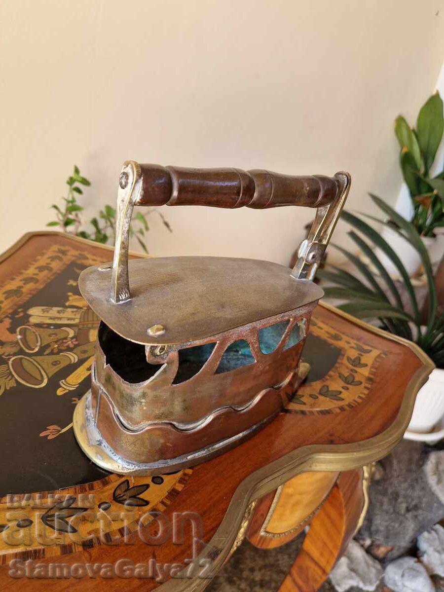 Livrarea Fier de călcat antic mare, de colecție, din bronz și alamă