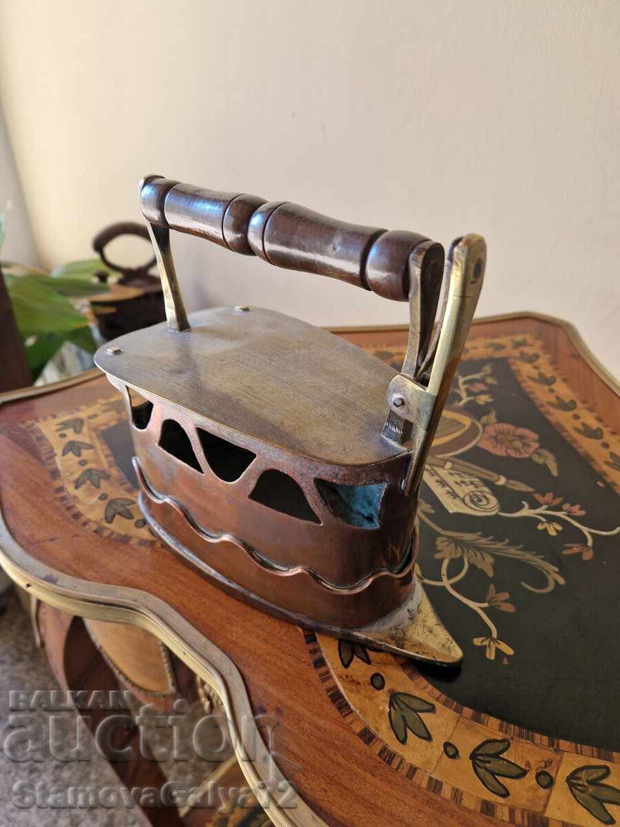 Fier de călcat antic mare, de colecție, din bronz și alamă - 5