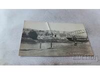 Снимка Двама офицери пред железопътен мост над голяма река