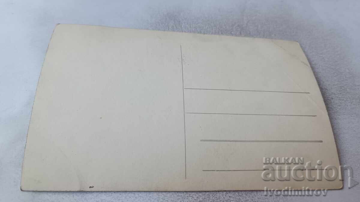 Foto Fată tânără cu preț 1.45 BGN | € 0.74 Foto Fată tânără cu preț 1.45 BGN | € 0.74