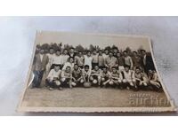 Φωτογραφία ποδοσφαιρικής ομάδας με τους επικεφαλής της