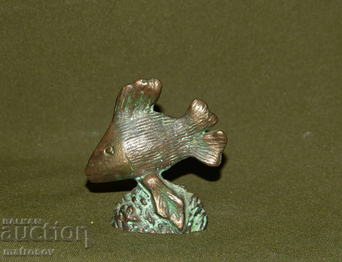 Sculptură mică din bronz, de autor, pește