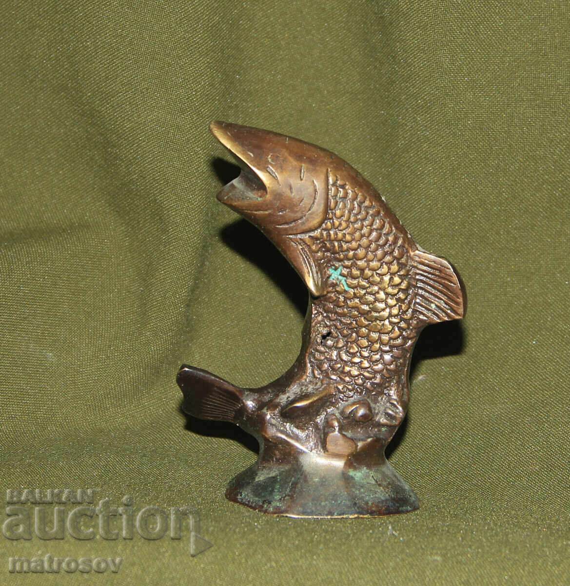 Παράδοση Μικρό μπρούτζινο γλυπτό ψαριού, χειροποίητο