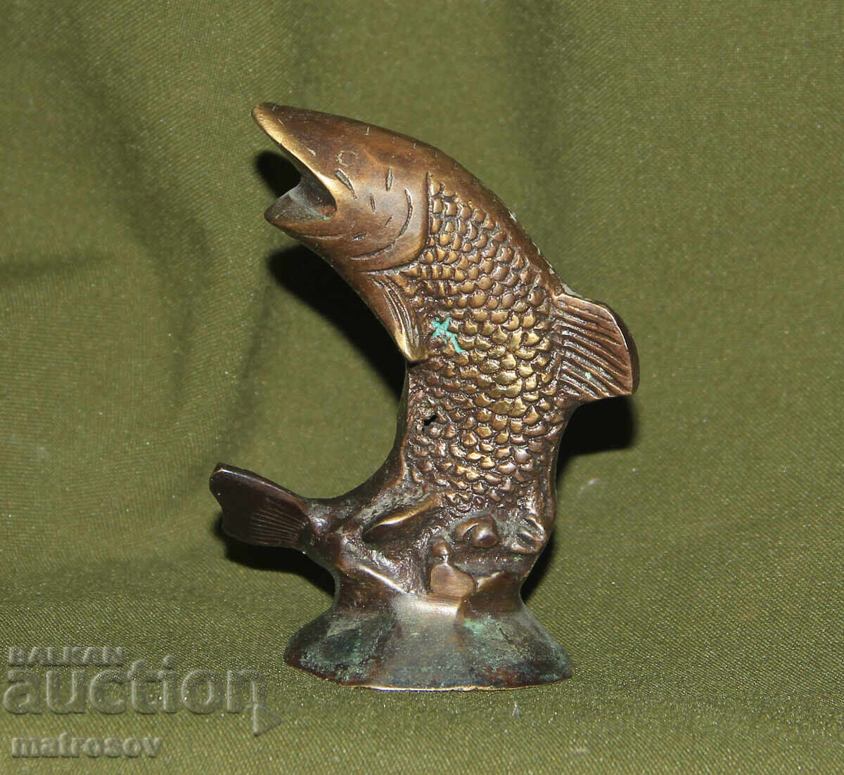 Μικρό μπρούτζινο γλυπτό ψαριού, χειροποίητο