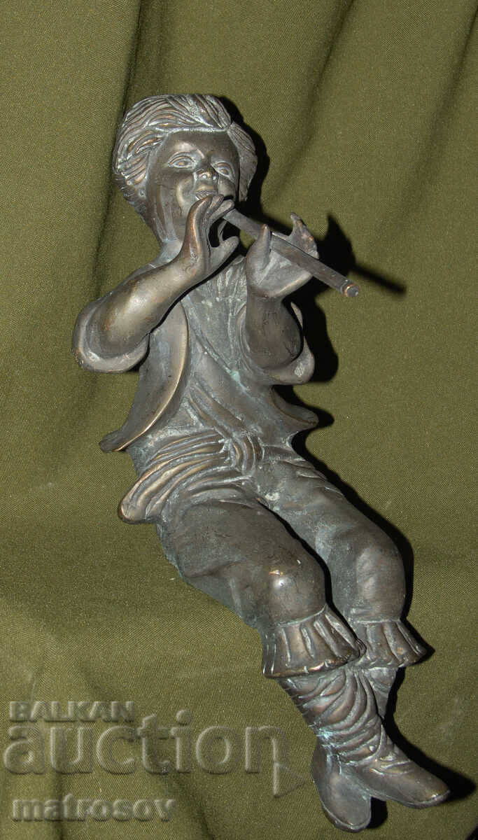 Sculptură veche din bronz, băiat cu flaut