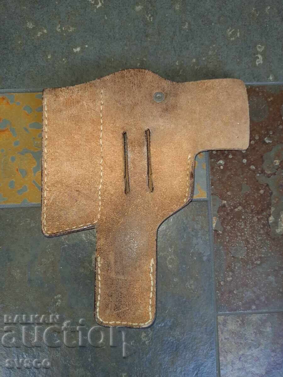 Toc vechi din piele cu preț 60.00 BGN | € 30.68