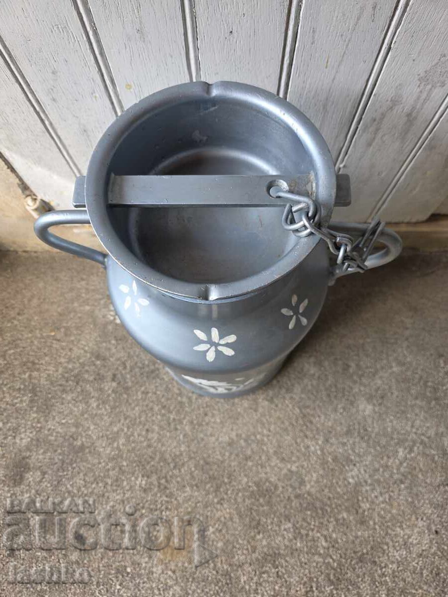 Μεγάλο Αλουμινένιο δοχείο γάλακτος με τιμή 139.99 BGN | € 71.58