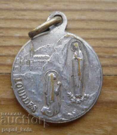 Ασημένιο μενταγιόν "Η Άσπιλη Παρθένος της Λούρδης" με τιμή 2.00 BGN | € 1.02 Ασημένιο μενταγιόν "Η Άσπιλη Παρθένος της Λούρδης" με τιμή 2.00 BGN | € 1.02