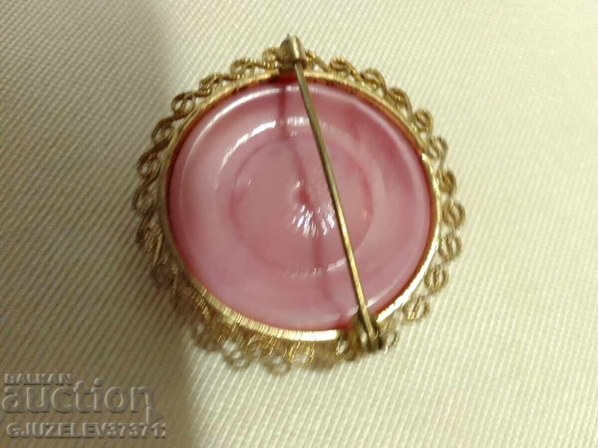 Παλιά καρφίτσα φιλιγκράν επιχρύσωση και ροζ γυαλί με τιμή 59.00 BGN | € 30.17