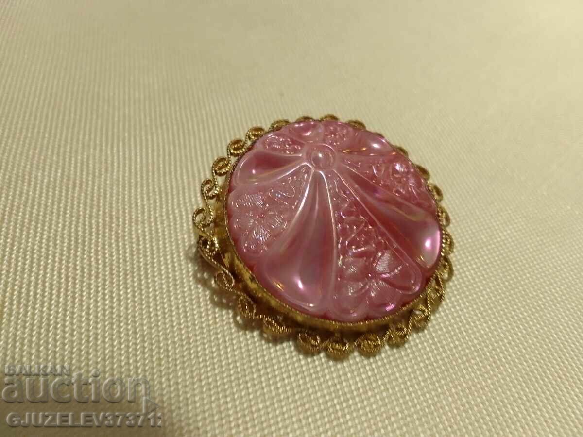 Δημοπρασία Παλιά καρφίτσα φιλιγκράν επιχρύσωση και ροζ γυαλί
