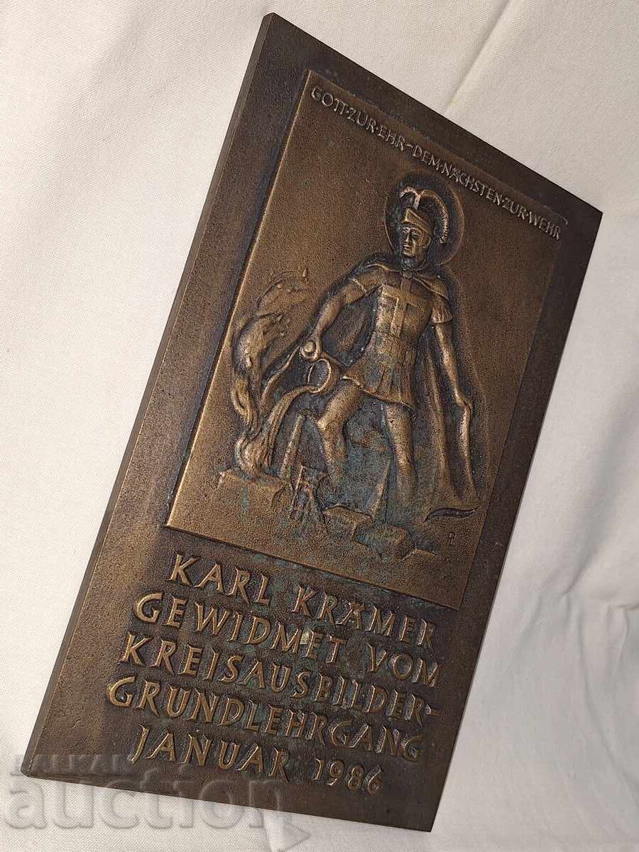 Delivery of Heavy bronze panel plaque award Delivery of Heavy bronze panel plaque award