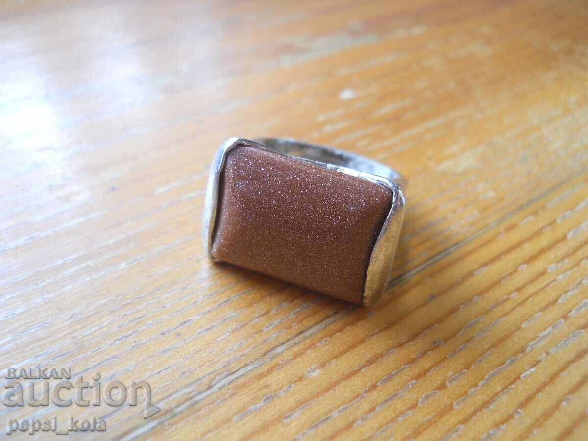 Στιλάτο γυναικείο δαχτυλίδι με ηλιόπετρα