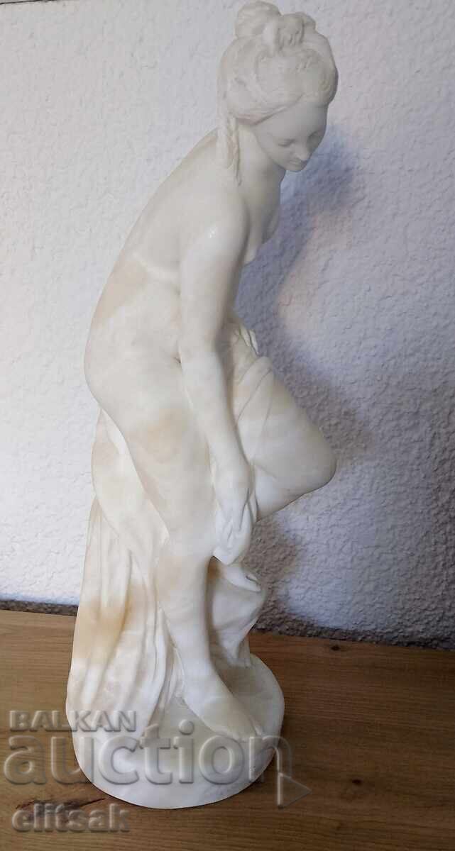 Мраморна статуя Мраморна статуя