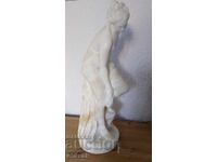 Мраморна статуя