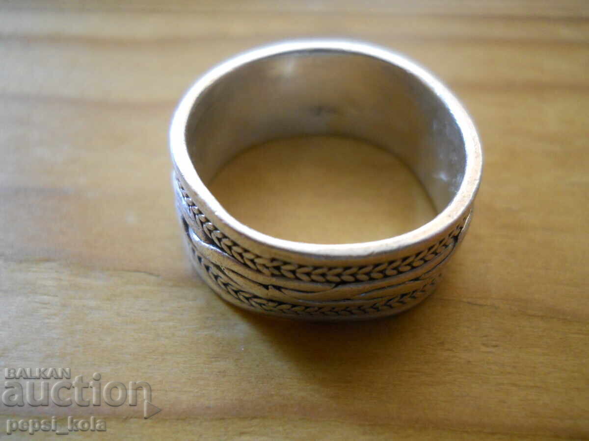 Antique silver ring - 5.80 g / 925 silver with price 30.00 BGN | € 15.34