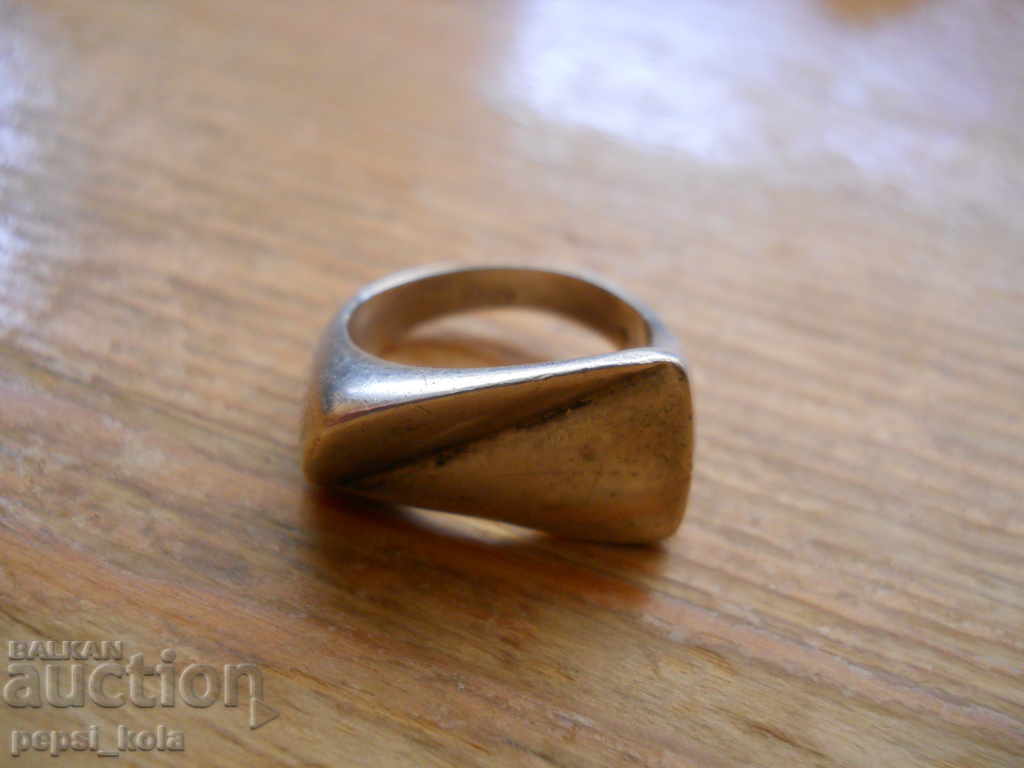 Silver ring - 7.68 g / 925 silver with price 25.00 BGN | € 12.78
