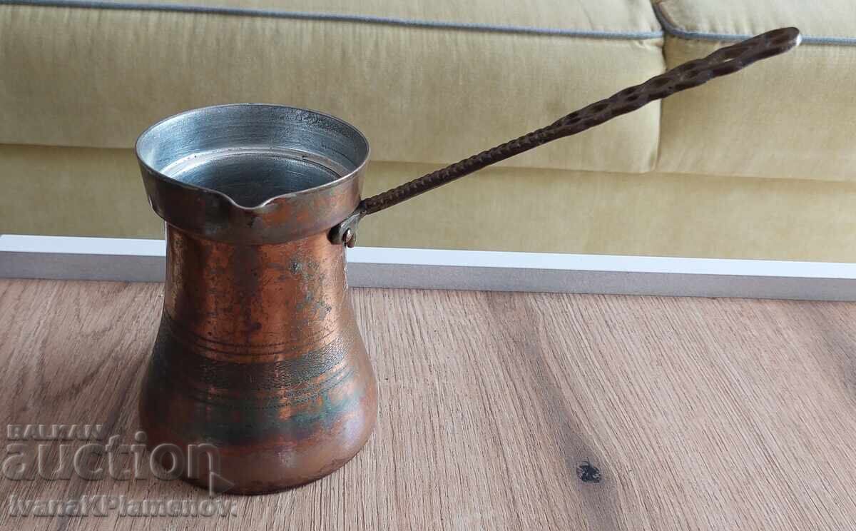 Licitație Cezve de cupru pentru cunoscători Licitație Cezve de cupru pentru cunoscători