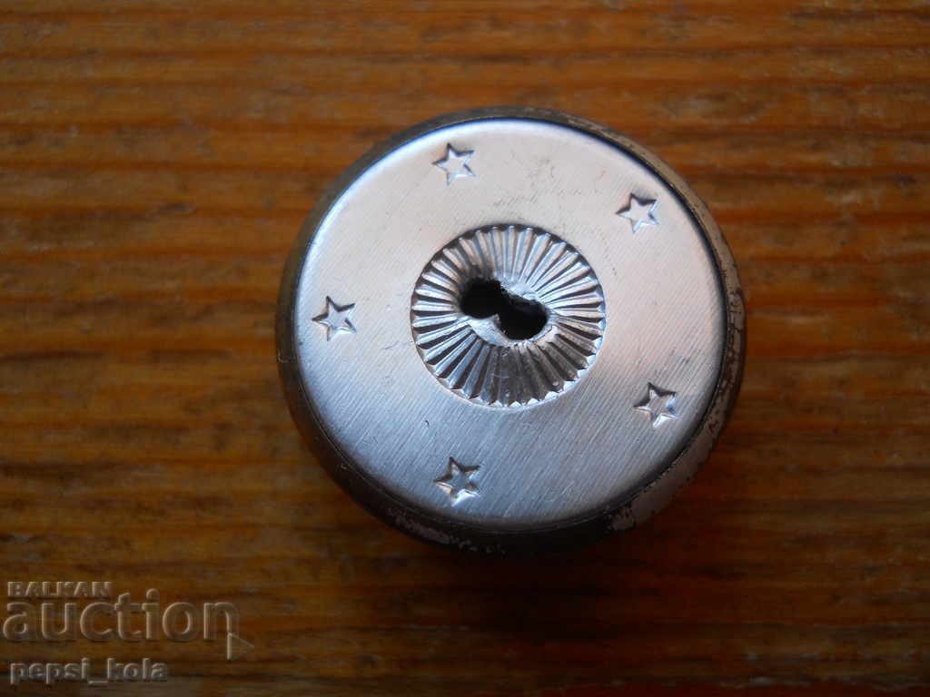 Nasture de uniformă militară grecească (mare) cu preț 1.00 BGN | € 0.51