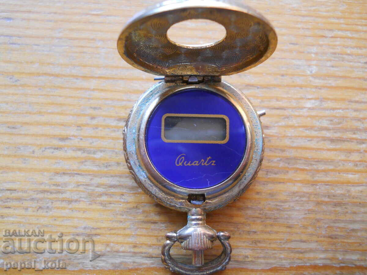 Ceas de buzunar cuarț pentru femei cu preț 3.00 BGN | € 1.53