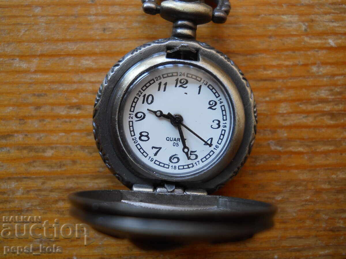 Дамски кварцов джобен часовник с цена 5.00 лв. | € 2.56