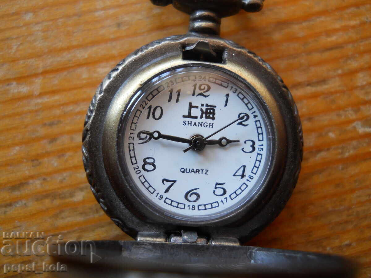 Ceas de buzunar cuarț pentru femei cu preț 5.00 BGN | € 2.56