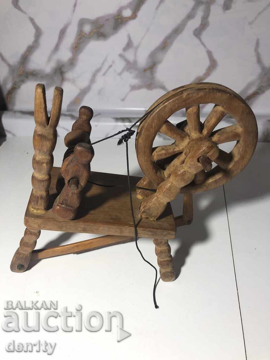 дървен модел на въртящо се колело с цена 23.00 лв. | € 11.76