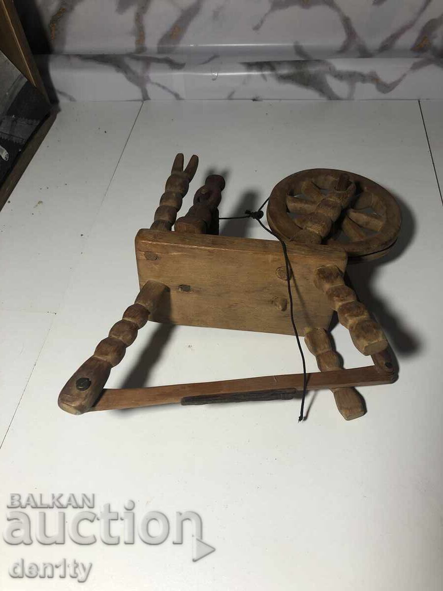 Аукцион дървен модел на въртящо се колело