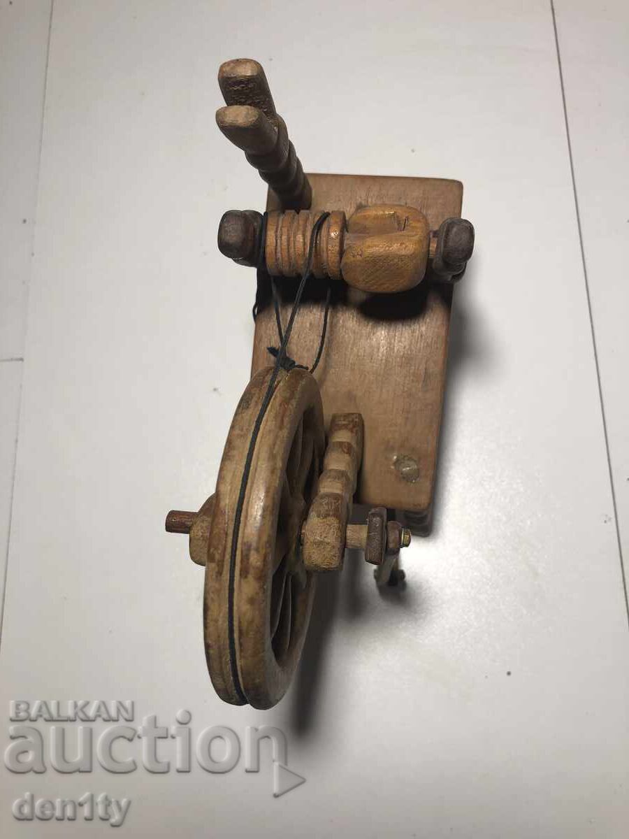 Доставка на дървен модел на въртящо се колело