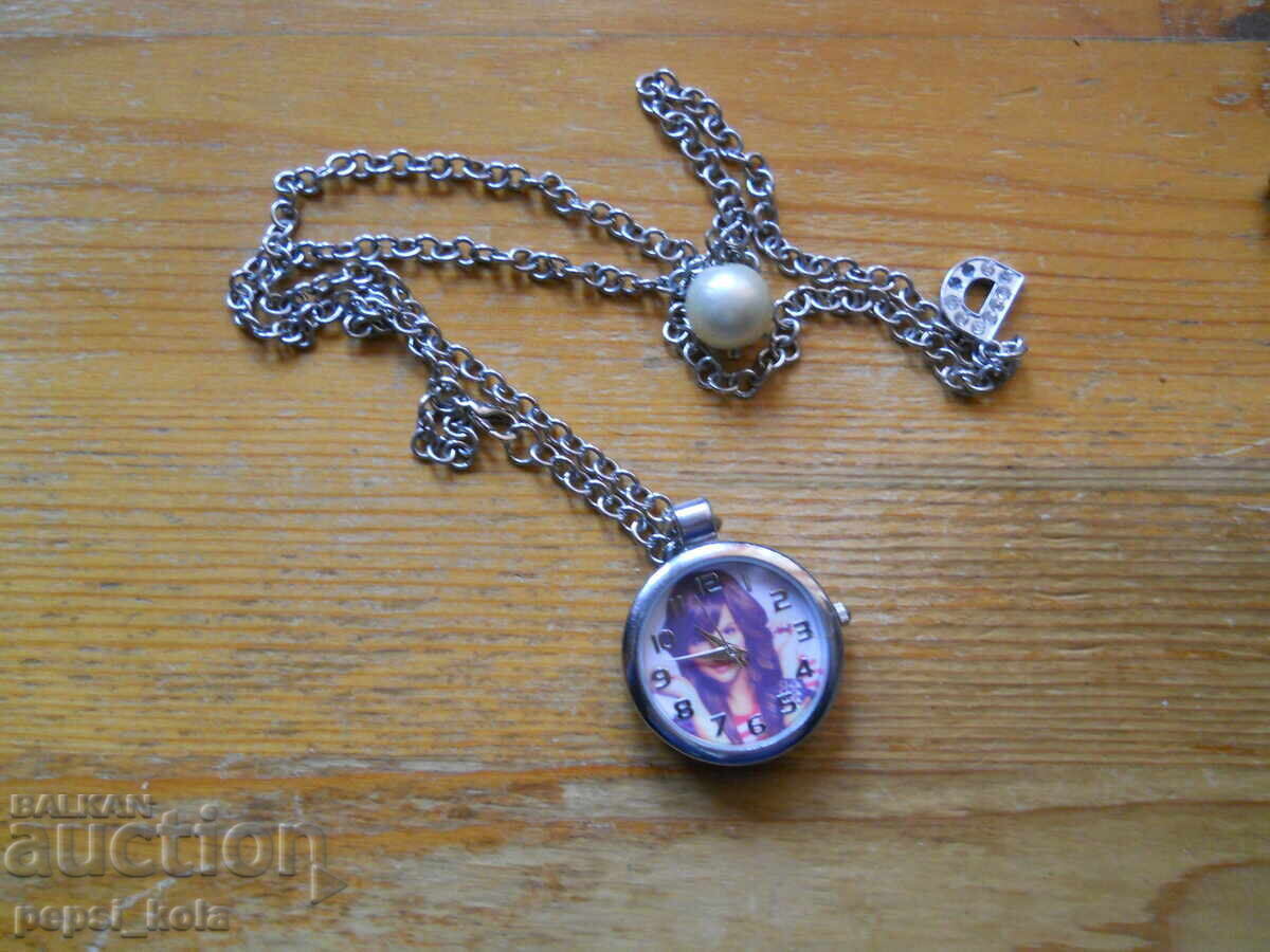 Γυναικείο ρολόι χαλαζία μενταγιόν με τιμή 3.00 BGN | € 1.53 Γυναικείο ρολόι χαλαζία μενταγιόν με τιμή 3.00 BGN | € 1.53