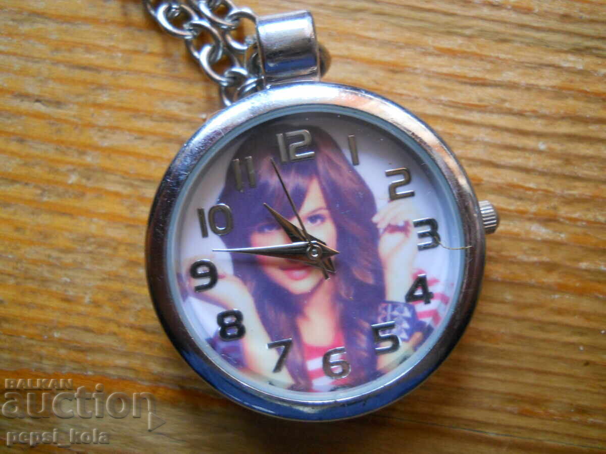 Ladies' quartz watch pendant