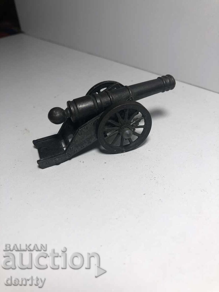 Аукцион миниатюрно метално оръдие