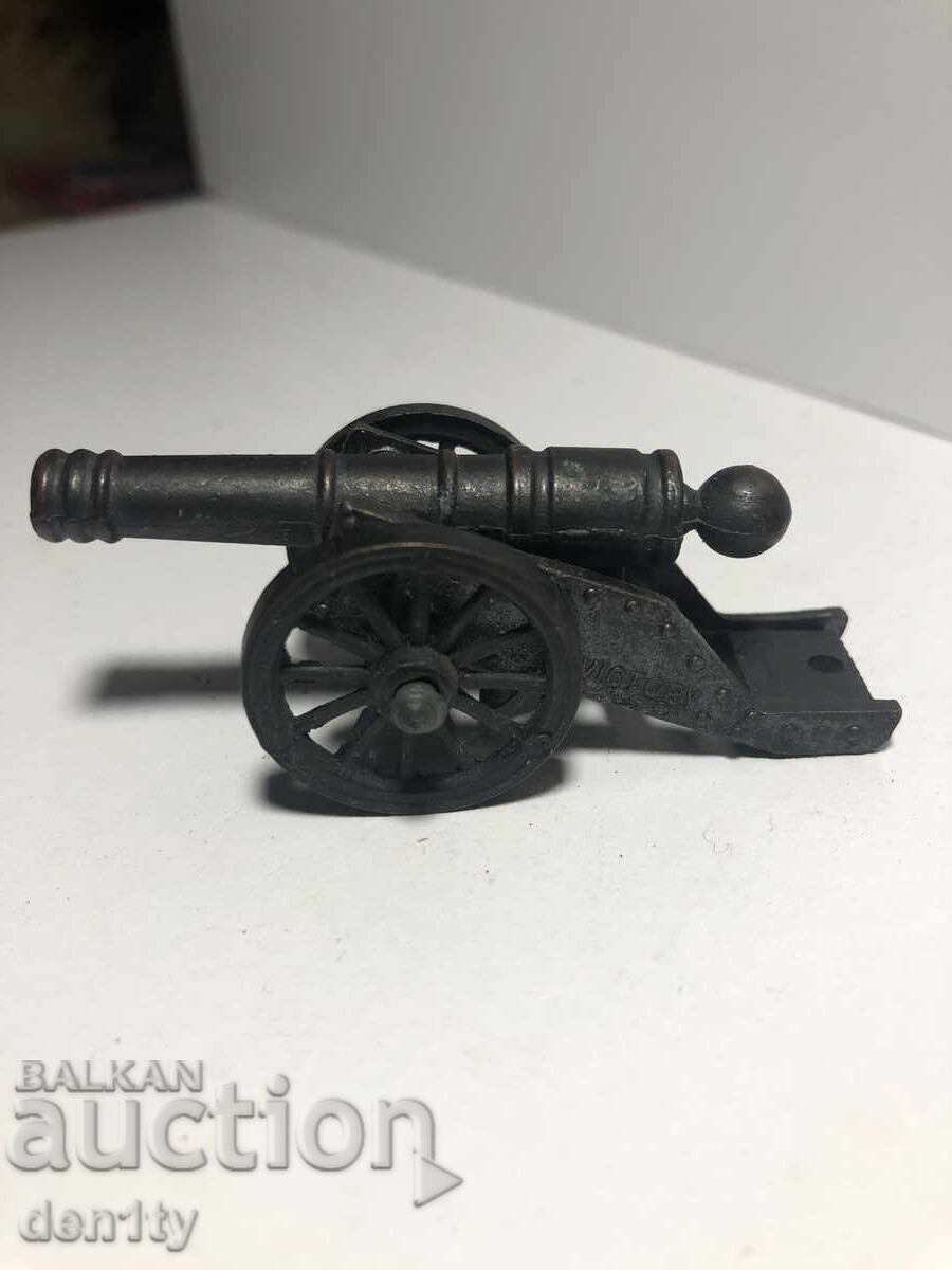 миниатюрно метално оръдие
