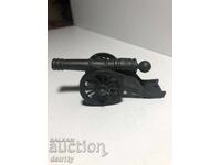 миниатюрно метално оръдие