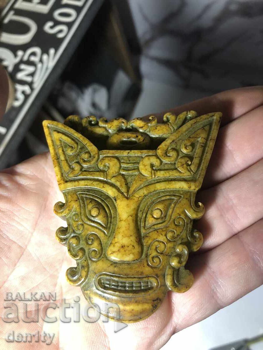 издълбана каменна маска