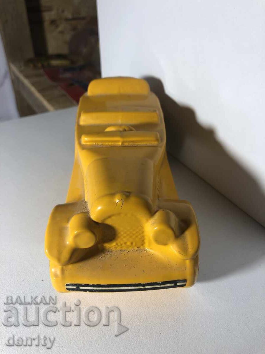 Доставка на Стъклена бутилка за парфюм Avon във формата на кола