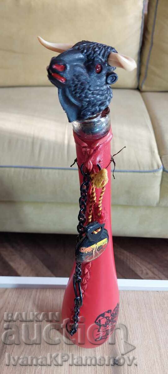 Sticlă îmbrăcată în piele pentru cunoscători, excelentă cu preț 30.00 BGN | € 15.34