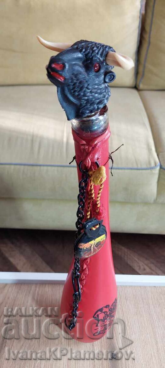 Sticlă îmbrăcată în piele pentru cunoscători, excelentă cu preț € 16.00 | 31.29 BGN