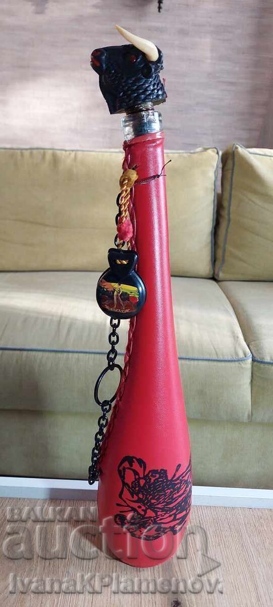 Sticlă îmbrăcată în piele pentru cunoscători, excelentă