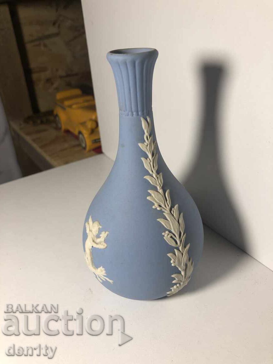 Аукцион малка ваза веджвуд Wedgwood
