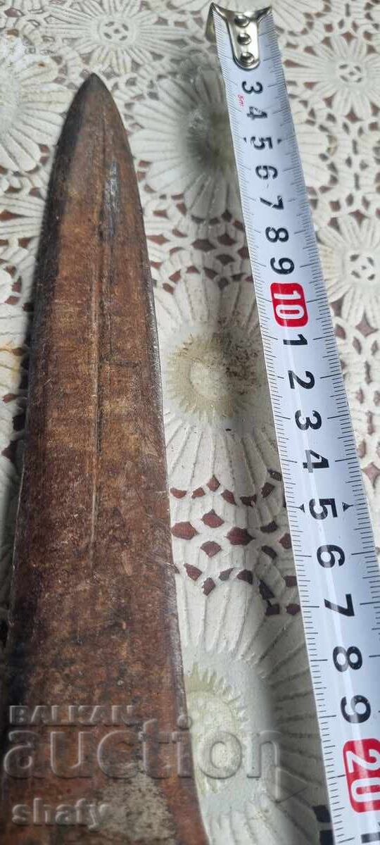 Παλιό μαχαίρι με λαβή από κέρατο με τιμή 250.00 BGN | € 127.82 Παλιό μαχαίρι με λαβή από κέρατο με τιμή 250.00 BGN | € 127.82