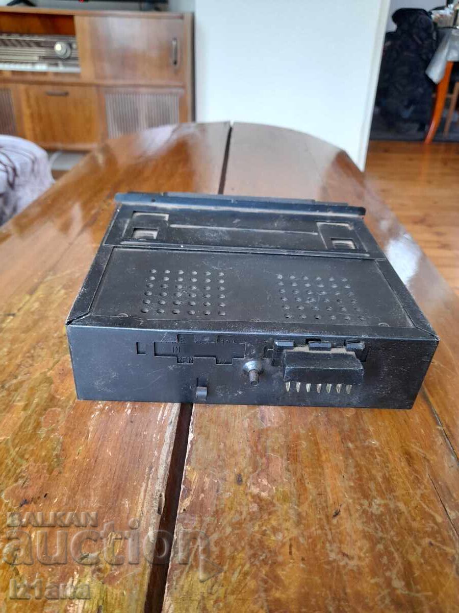 Παράδοση Παλιό ραδιοκασετόφωνο αυτοκινήτου Philips 885 Παράδοση Παλιό ραδιοκασετόφωνο αυτοκινήτου Philips 885