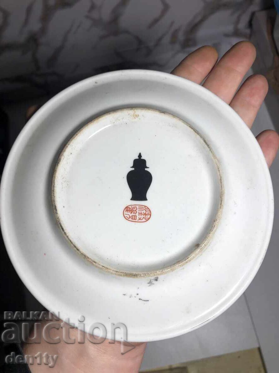 Японска декорирана чиния с цветя и птици с цена 35.00 лв. | € 17.90