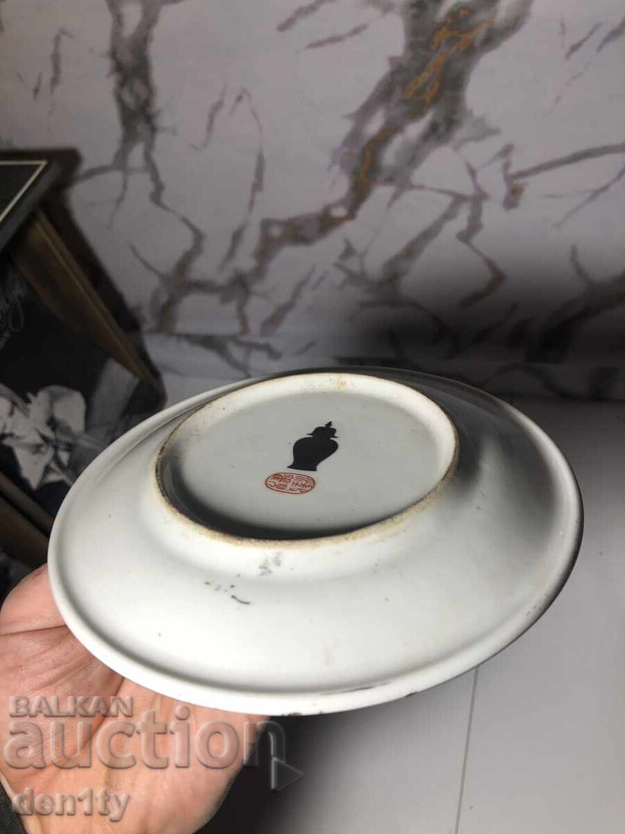 Аукцион Японска декорирана чиния с цветя и птици