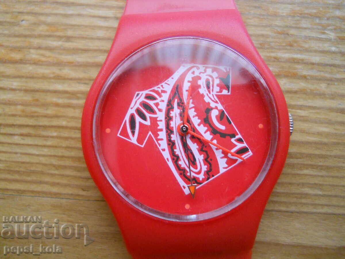 Дизайнерски кварцов часовник Дизайнерски кварцов часовник