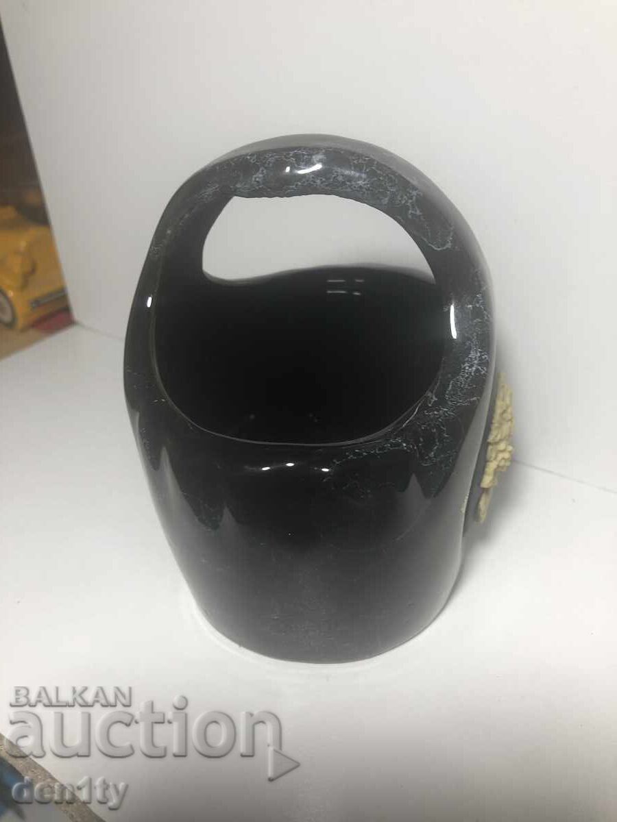 Аукцион керамична ваза-кошница, мраморен ефект с камея