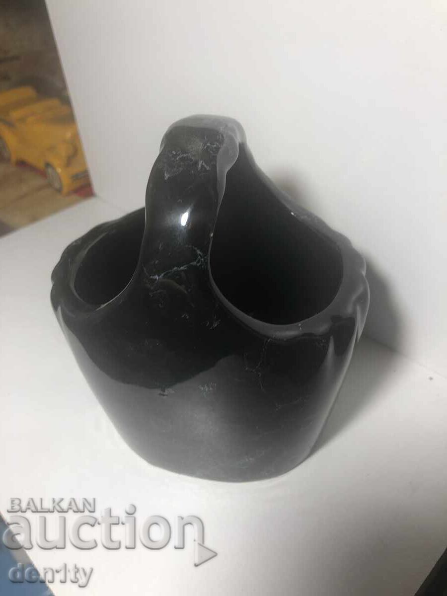 Доставка на керамична ваза-кошница, мраморен ефект с камея