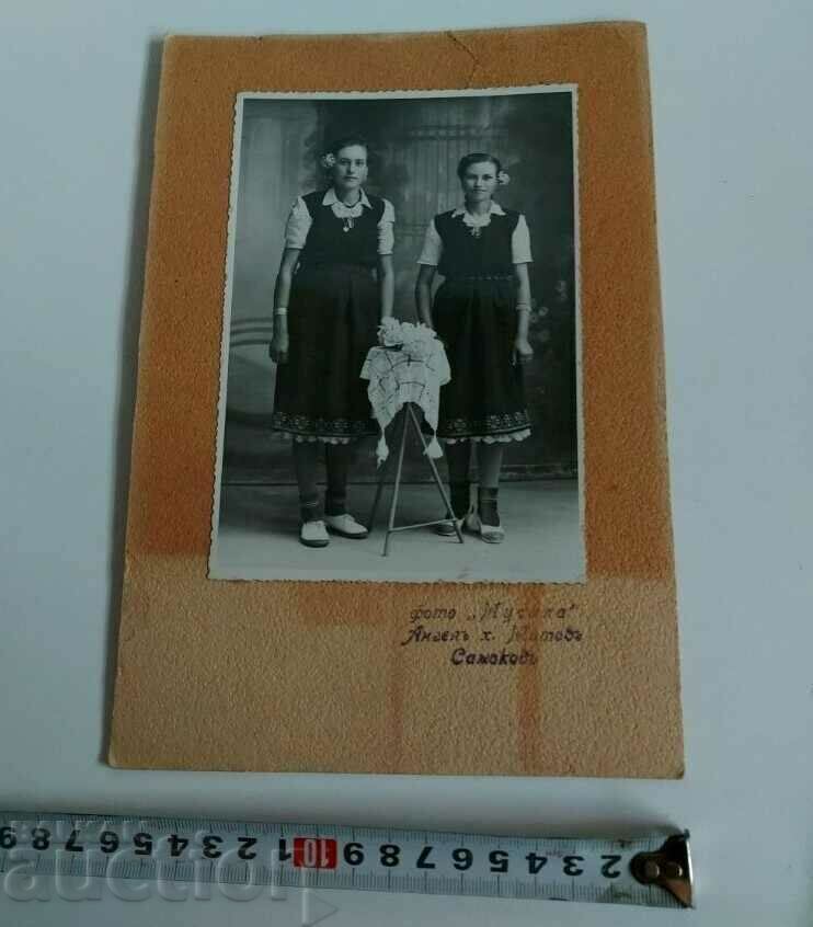 DIY ΓΥΝΑΙΚΕΣ ΚΟΡΙΤΣΙΑ ΦΟΡΟΥΝ ΚΟΣΤΟΥΜΙΑ ΦΩΤΟΦΩΤΟΦΩΤΟΓΡΑΦΙΑ ΧΑΡΤΟ με τιμή 35.00 BGN | € 17.90